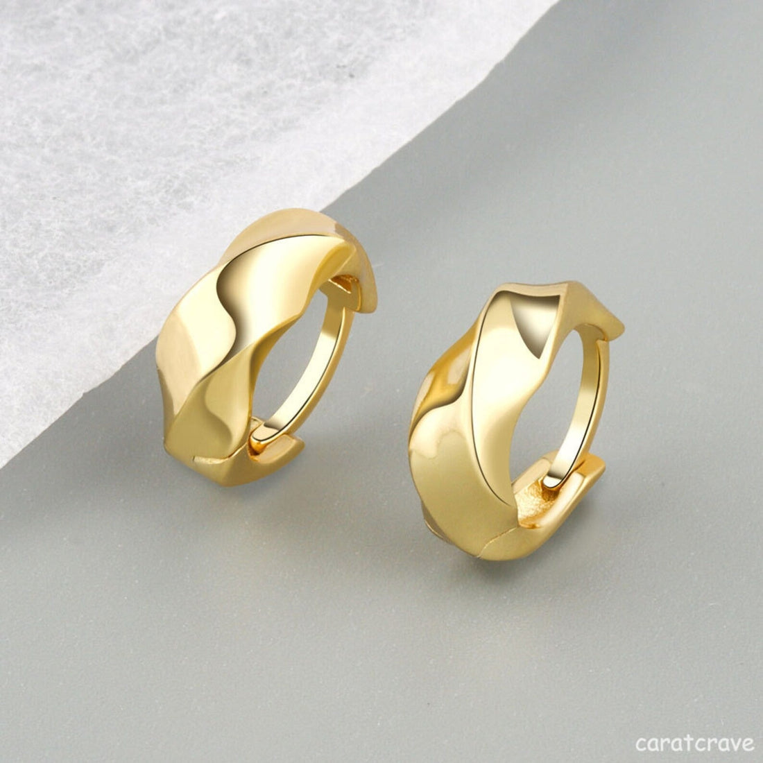 Golden Organic Detail Adjustable Earring